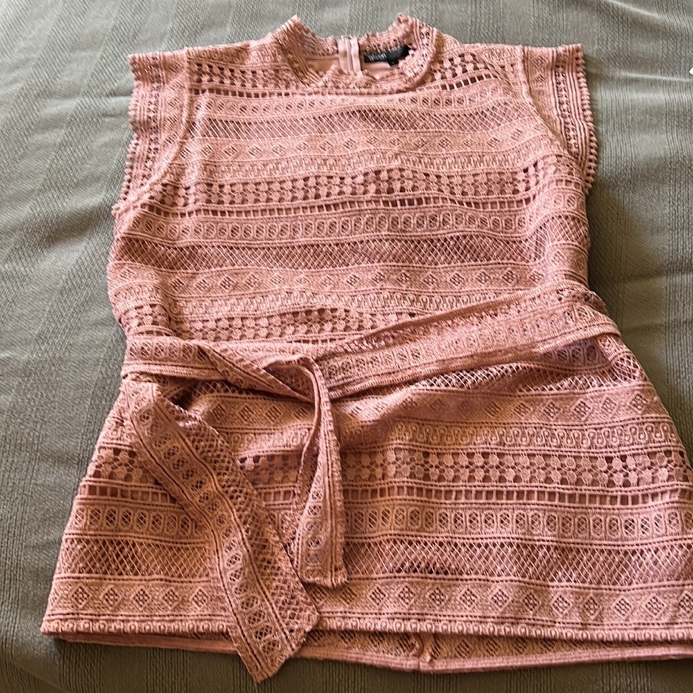 Gibson sleeveless lace top in mauve size Large